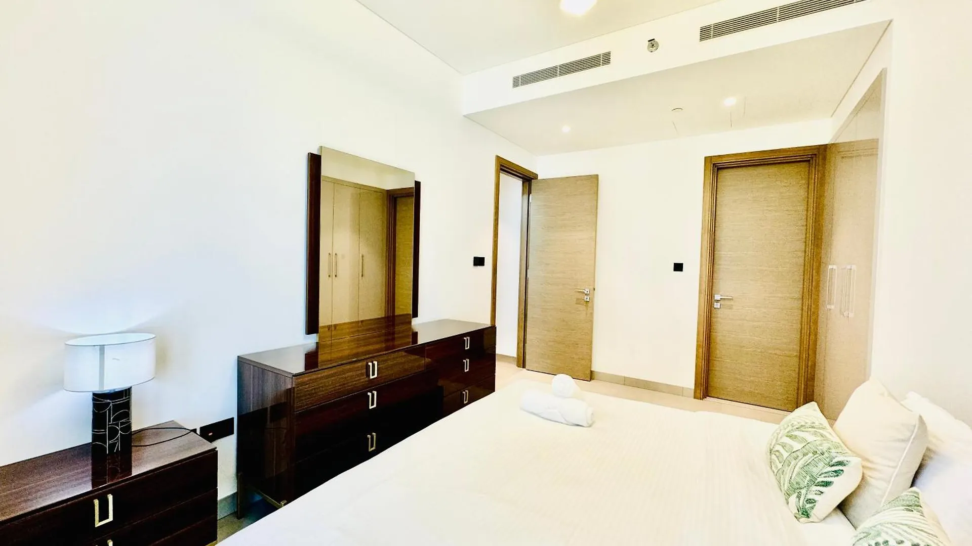 Elegant 2Br Escape In Sobha Waves Near Downtown Apartment Dubai