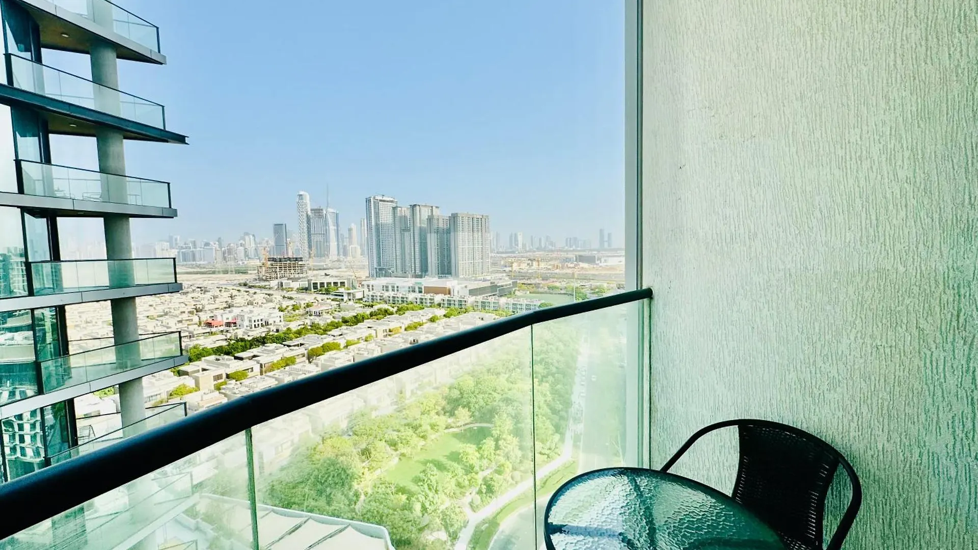 Elegant 2Br Escape In Sobha Waves Near Downtown Apartment Dubai