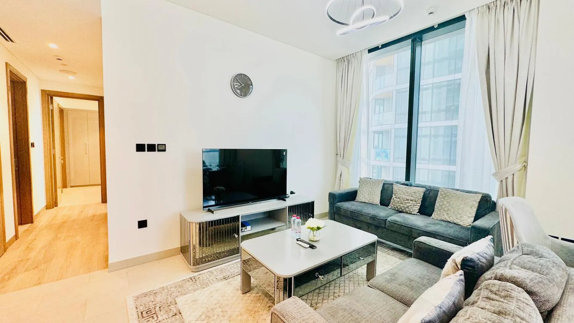 Elegant 2Br Escape In Sobha Waves Near Downtown Apartment Dubai