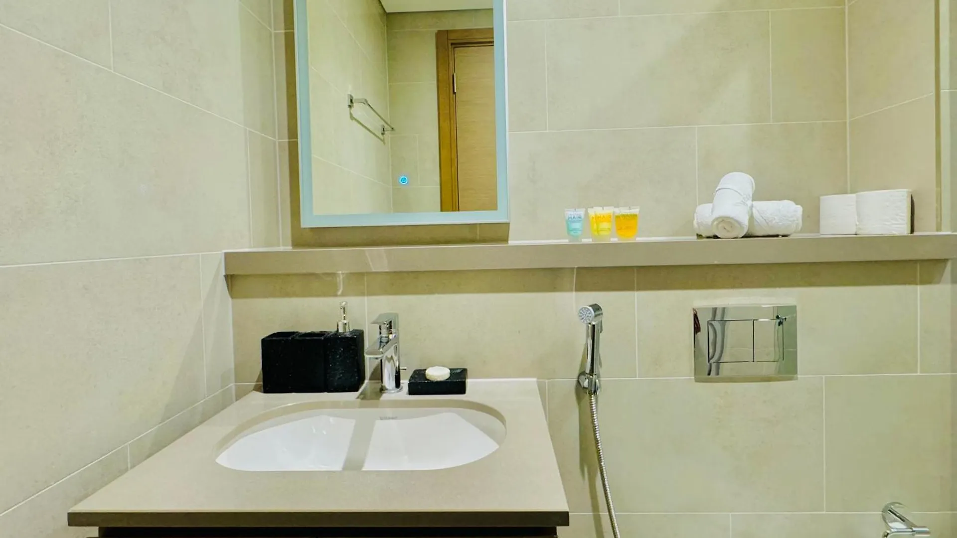 Elegant 2Br Escape In Sobha Waves Near Downtown Apartment Dubai