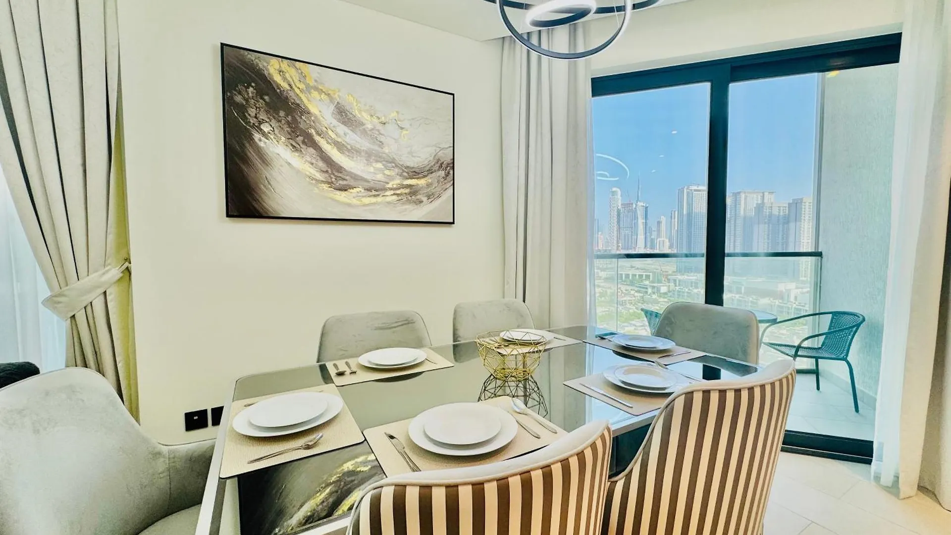 Elegant 2Br Escape In Sobha Waves Near Downtown Apartment Dubai