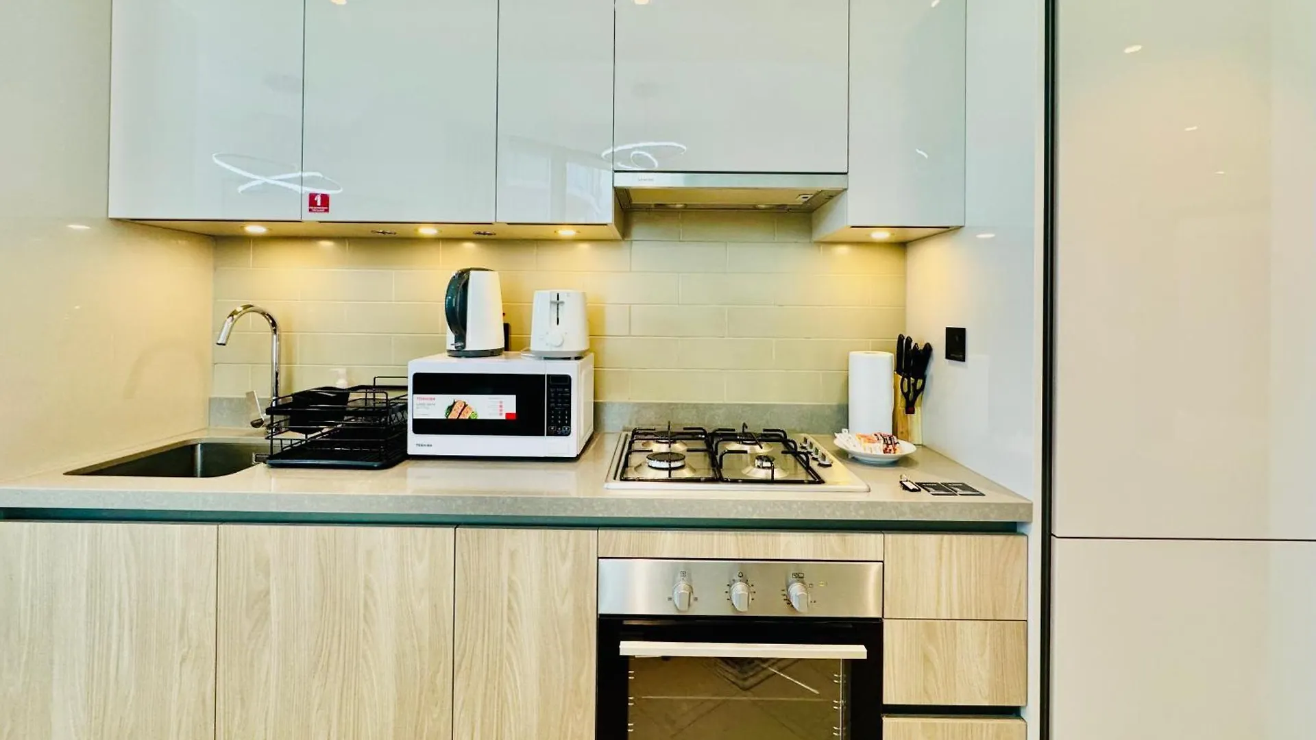 Elegant 2Br Escape In Sobha Waves Near Downtown Apartment Dubai 0*,