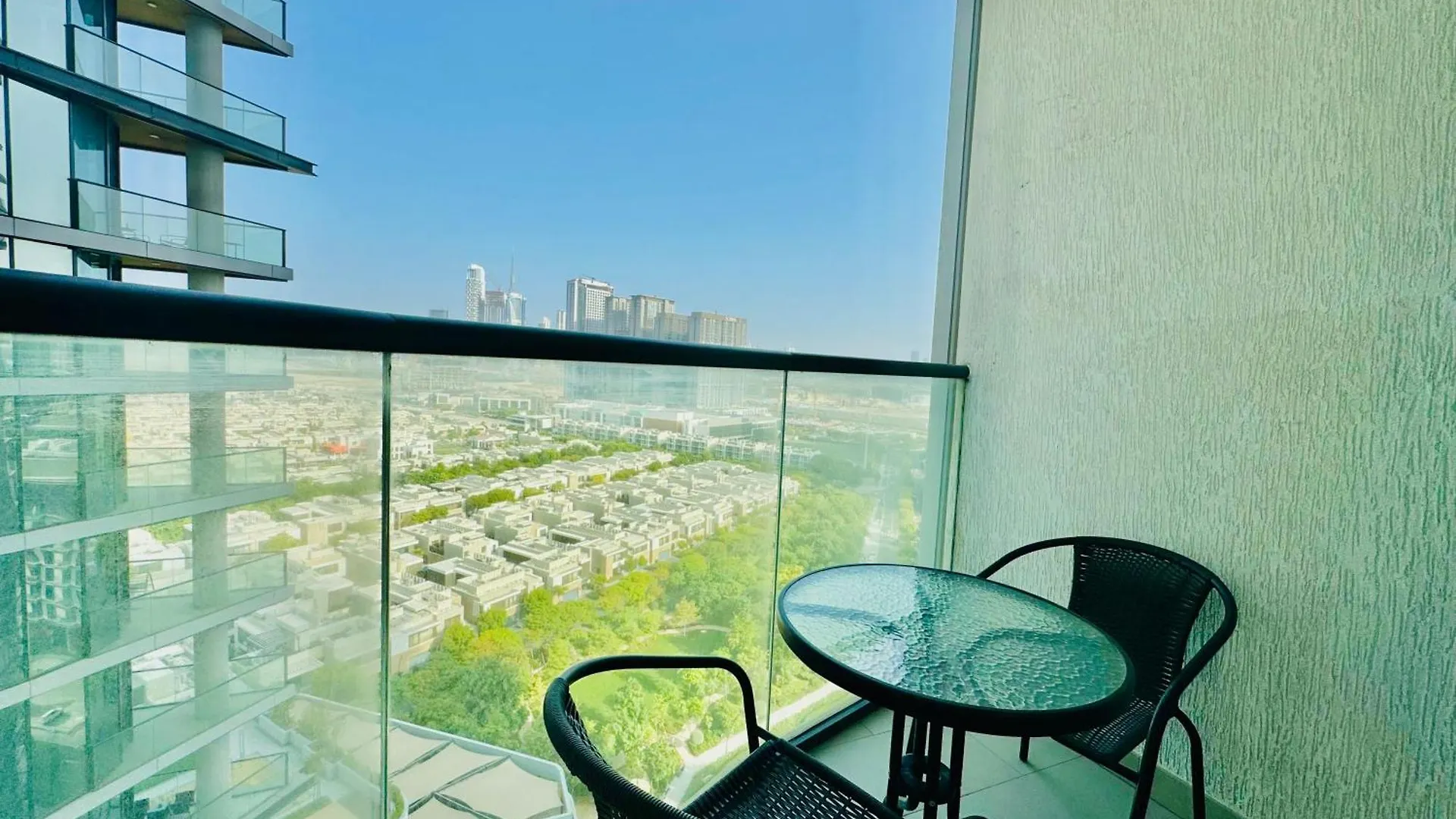 Elegant 2Br Escape In Sobha Waves Near Downtown Apartment Dubai United Arab Emirates
