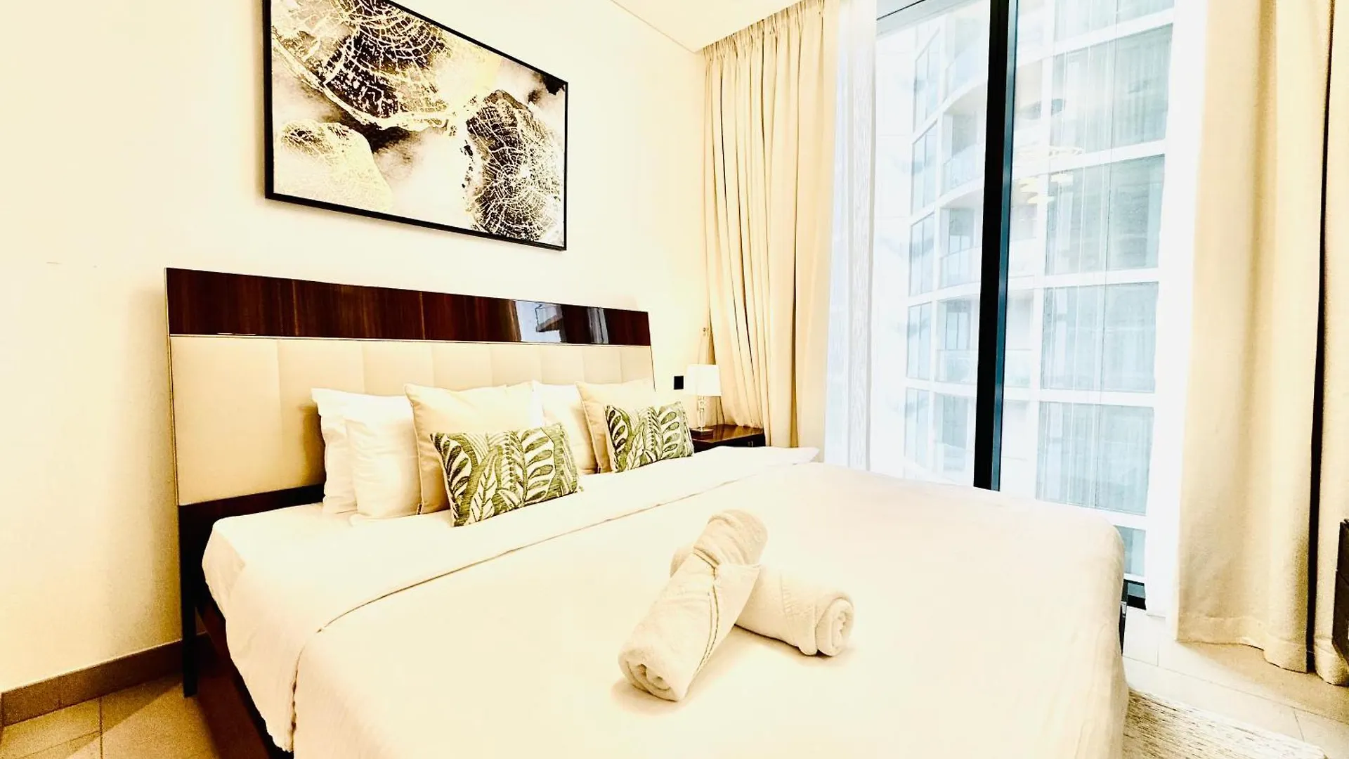Elegant 2Br Escape In Sobha Waves Near Downtown Apartment Dubai