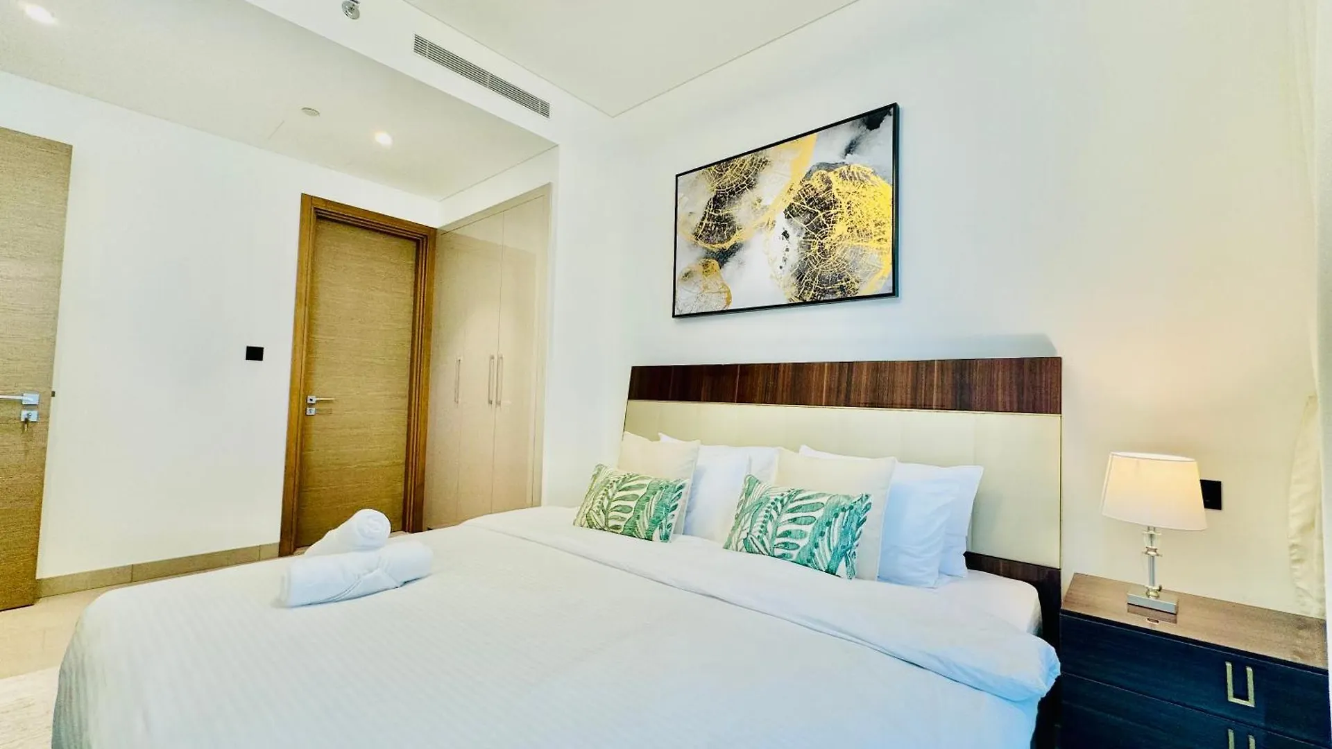 Elegant 2Br Escape In Sobha Waves Near Downtown Apartment Dubai