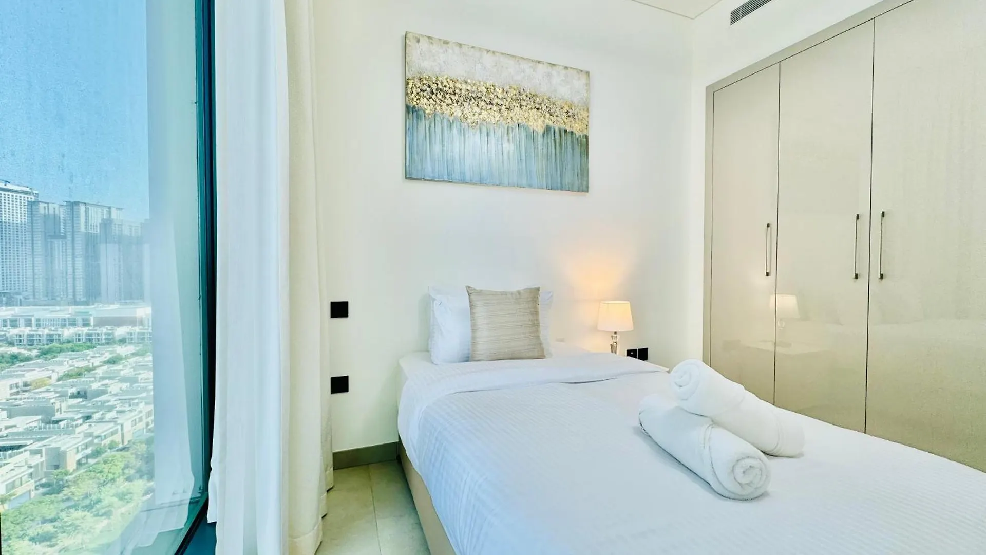 Elegant 2Br Escape In Sobha Waves Near Downtown Apartment Dubai