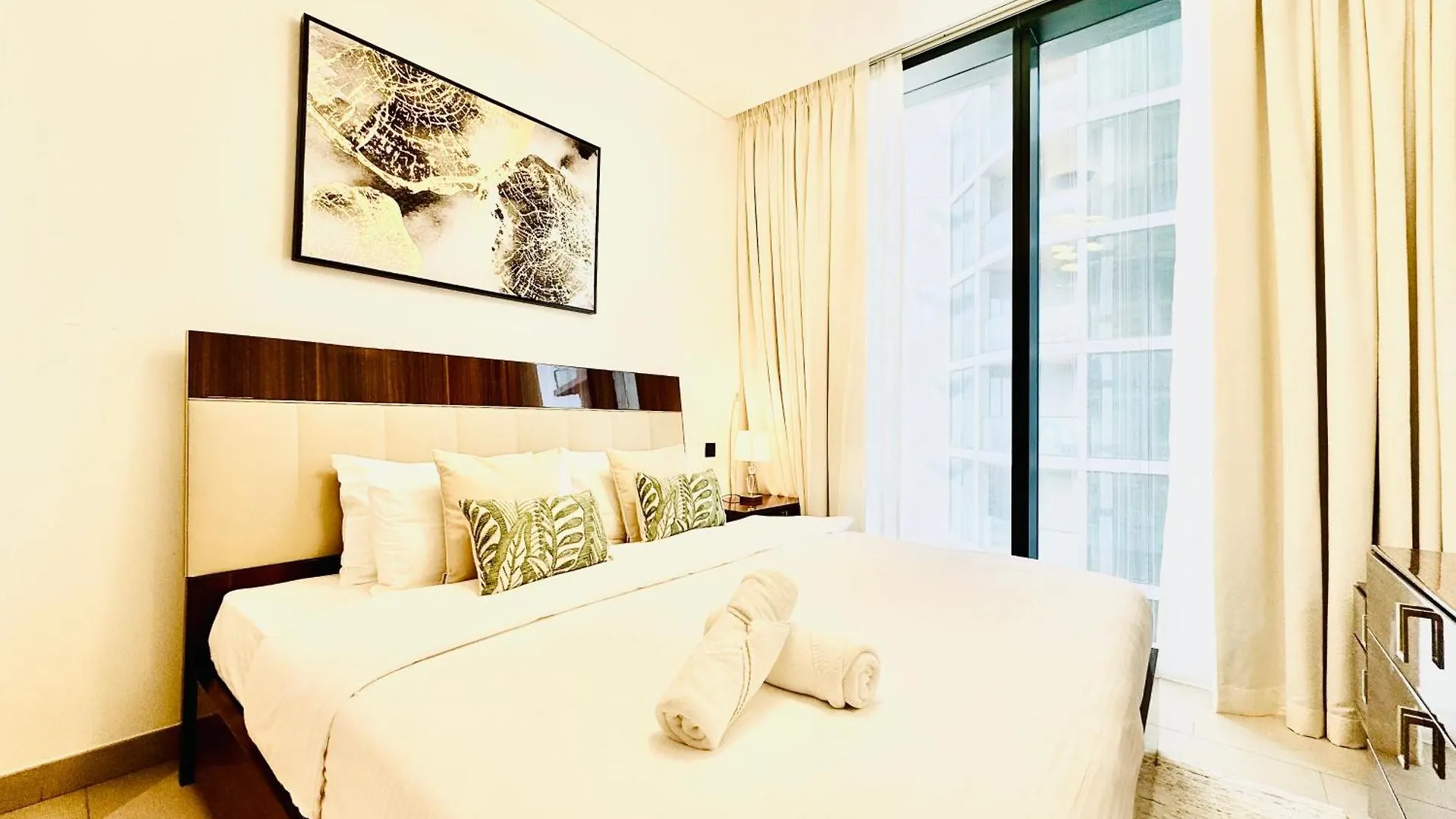 Elegant 2Br Escape In Sobha Waves Near Downtown Apartment Dubai