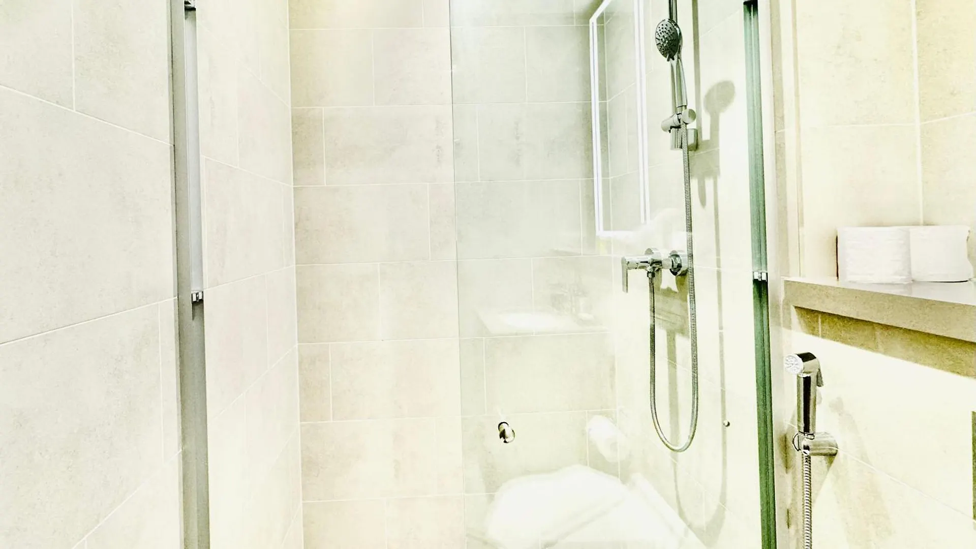 Elegant 2Br Escape In Sobha Waves Near Downtown Apartment Dubai 0*,  United Arab Emirates