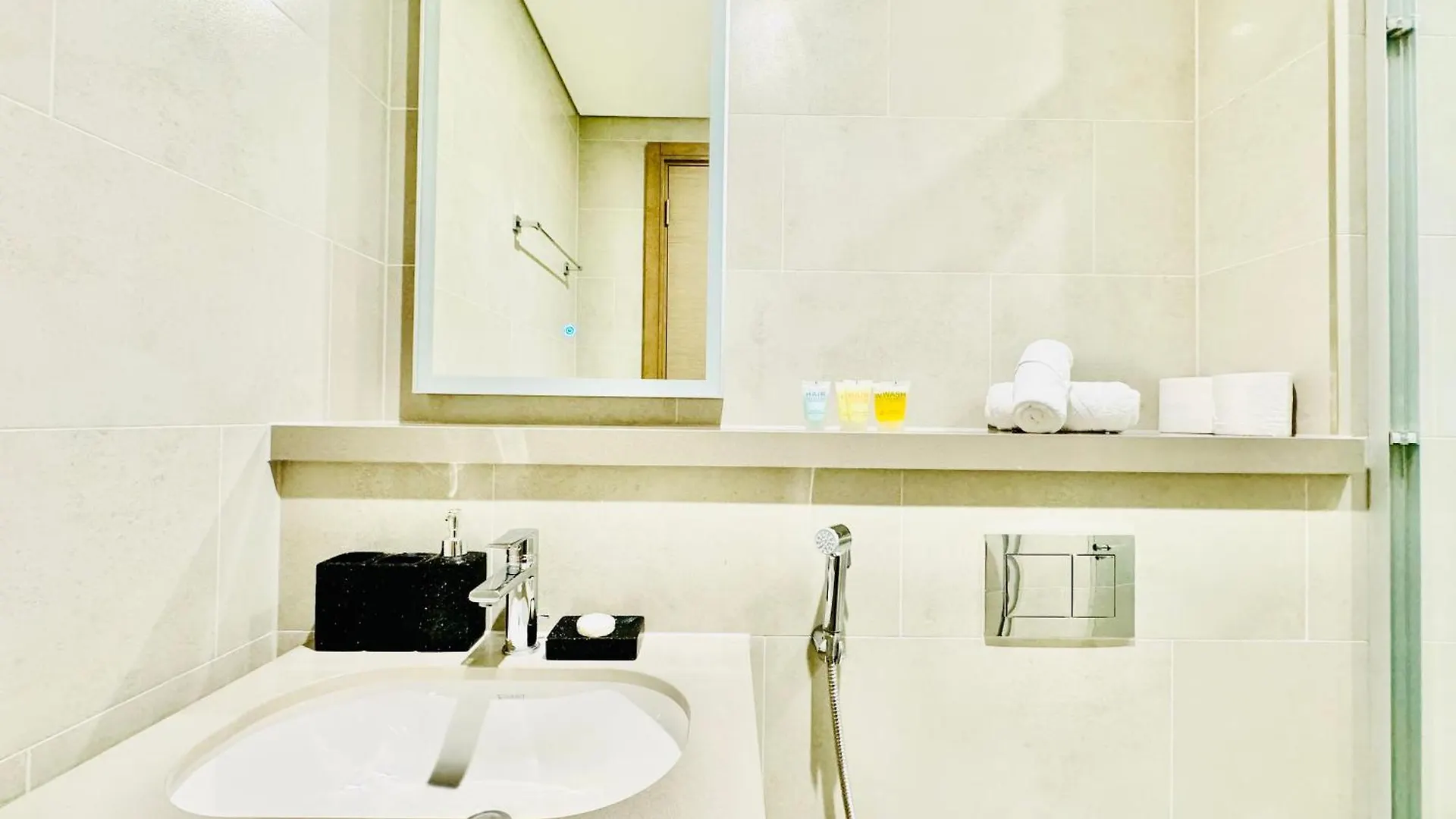 Elegant 2Br Escape In Sobha Waves Near Downtown Apartment Dubai