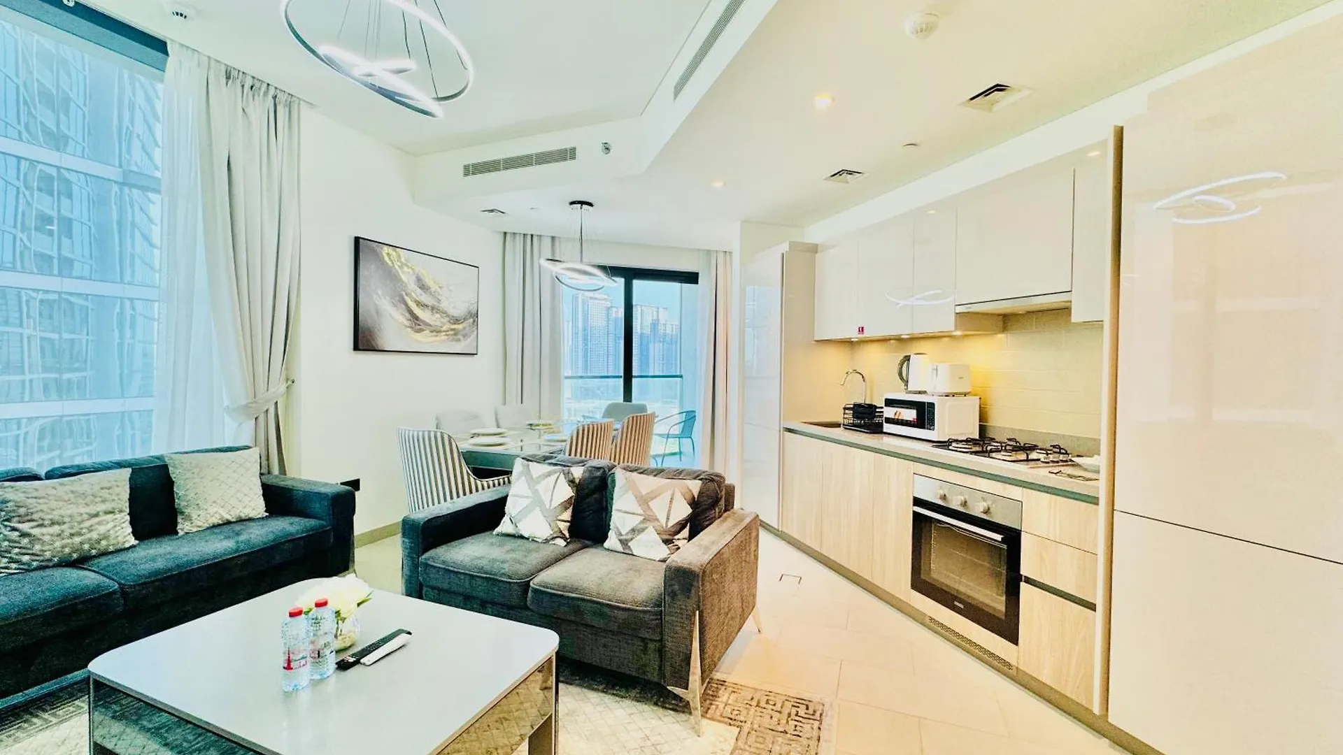 Elegant 2Br Escape In Sobha Waves Near Downtown Apartamento Dubai