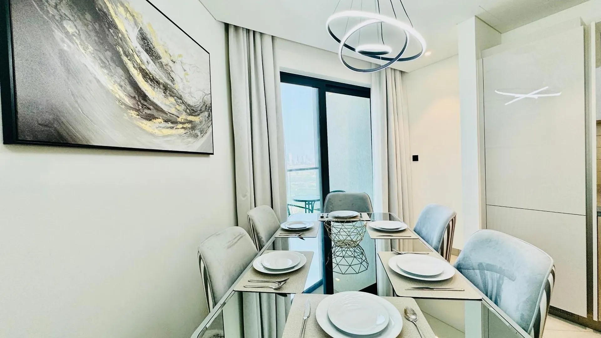 Elegant 2Br Escape In Sobha Waves Near Downtown Apartamento Dubai
