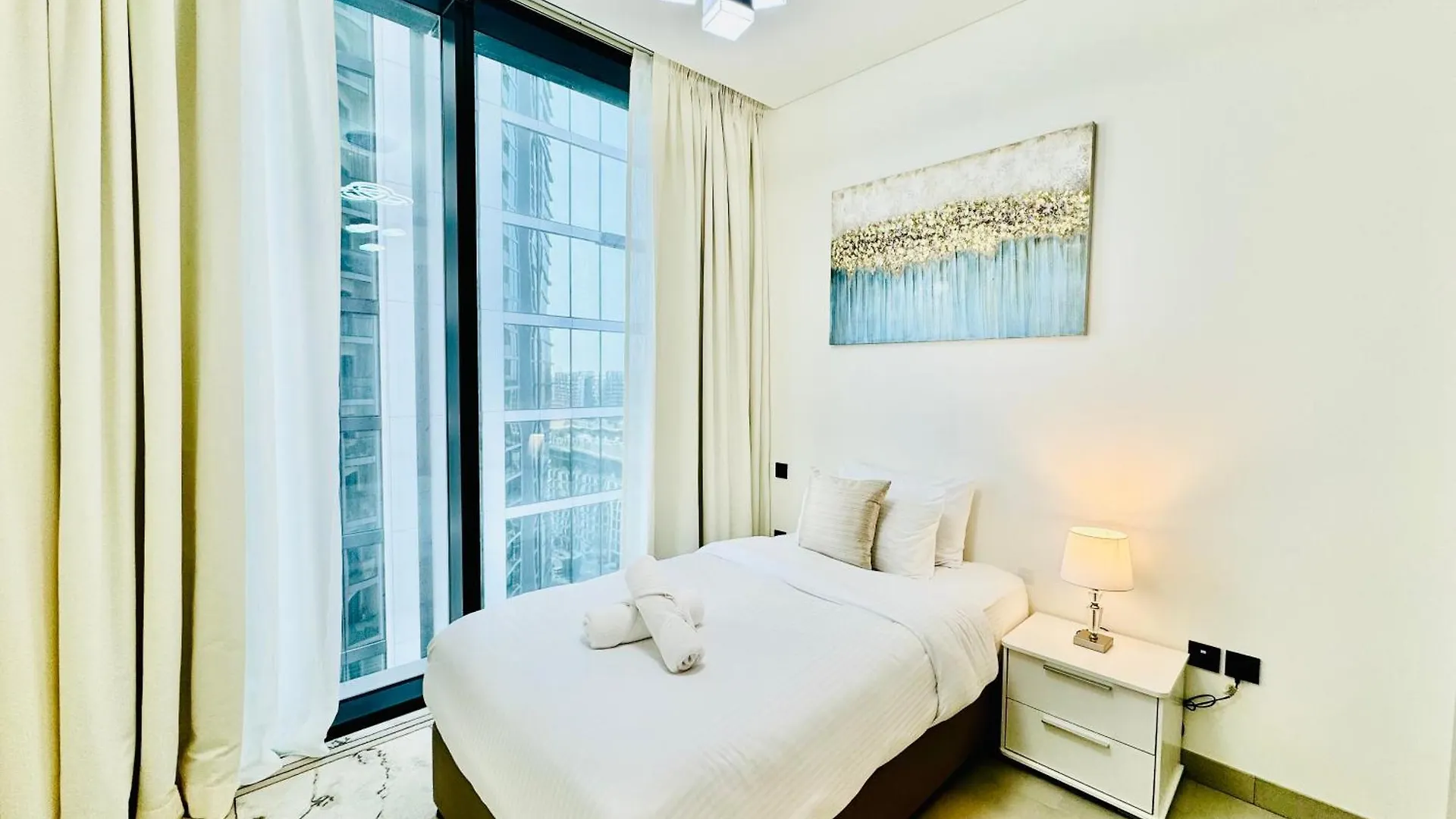 Elegant 2Br Escape In Sobha Waves Near Downtown Apartamento Dubai Emirados Árabes Unidos